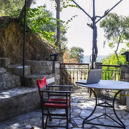Antique Seaside Stone House/ Boat Trips דירה Kitriaí